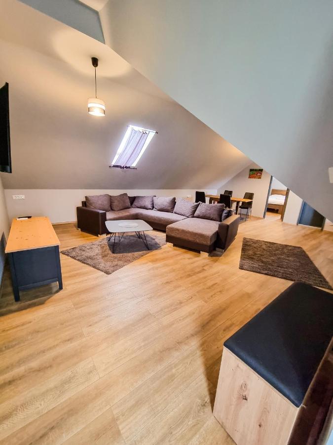 Xxl Rooms Осиек Екстериор снимка