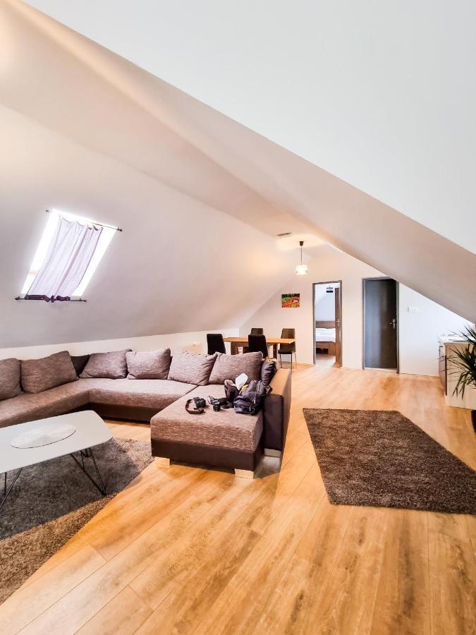 Xxl Rooms Осиек Екстериор снимка