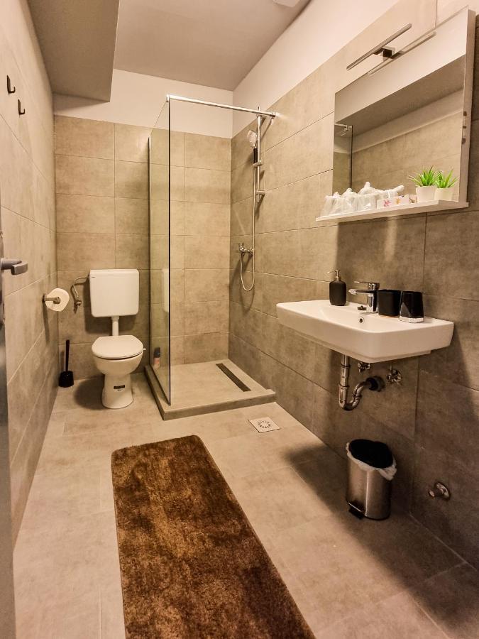 Xxl Rooms Осиек Екстериор снимка