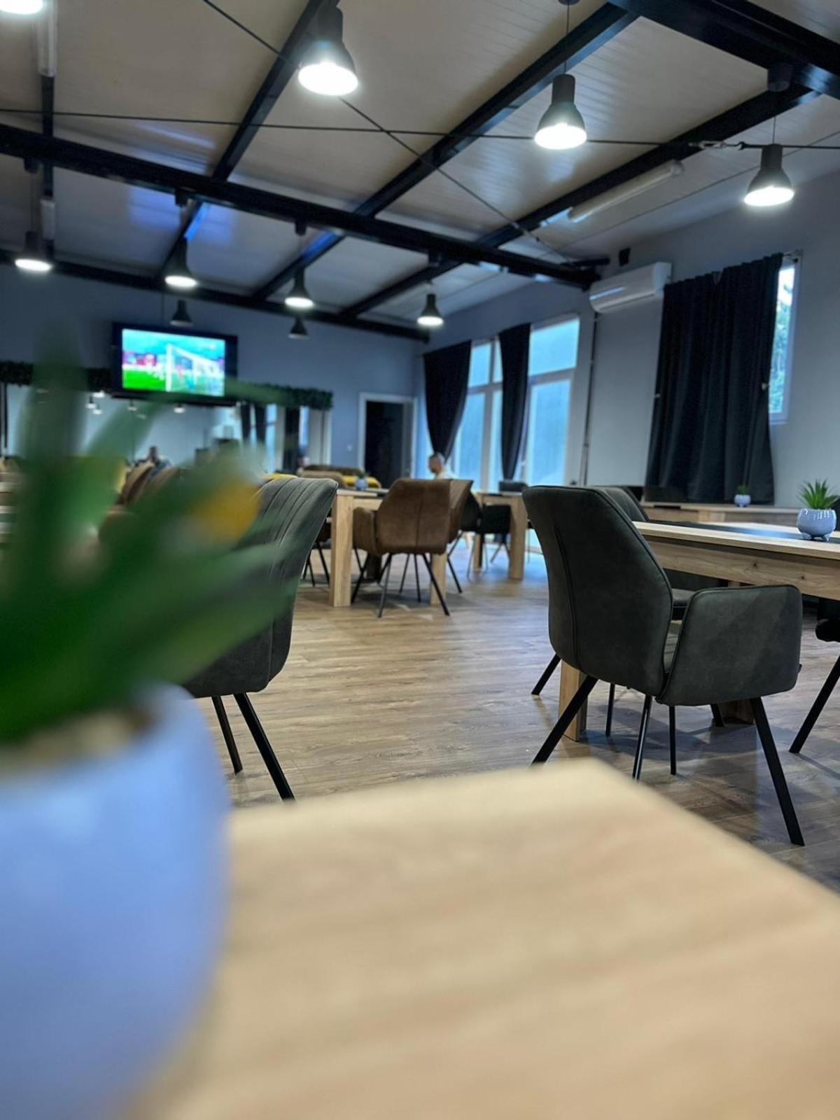 Xxl Rooms Осиек Екстериор снимка